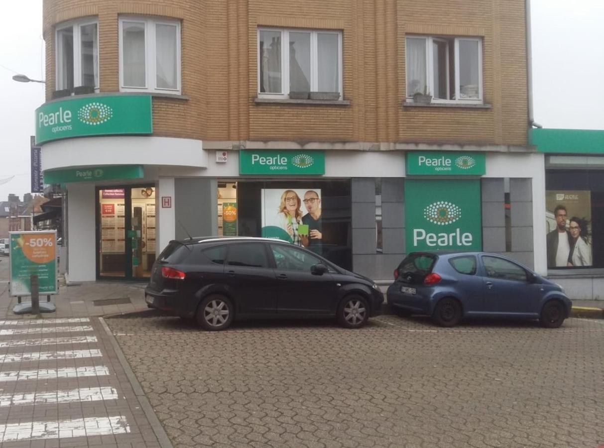 Le Dernier Metro Acomodação com café da manhã Woluwe-Saint-Pierre Exterior foto